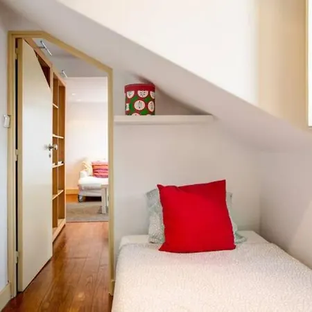 Balcony Apartment In Lisbon Center-2